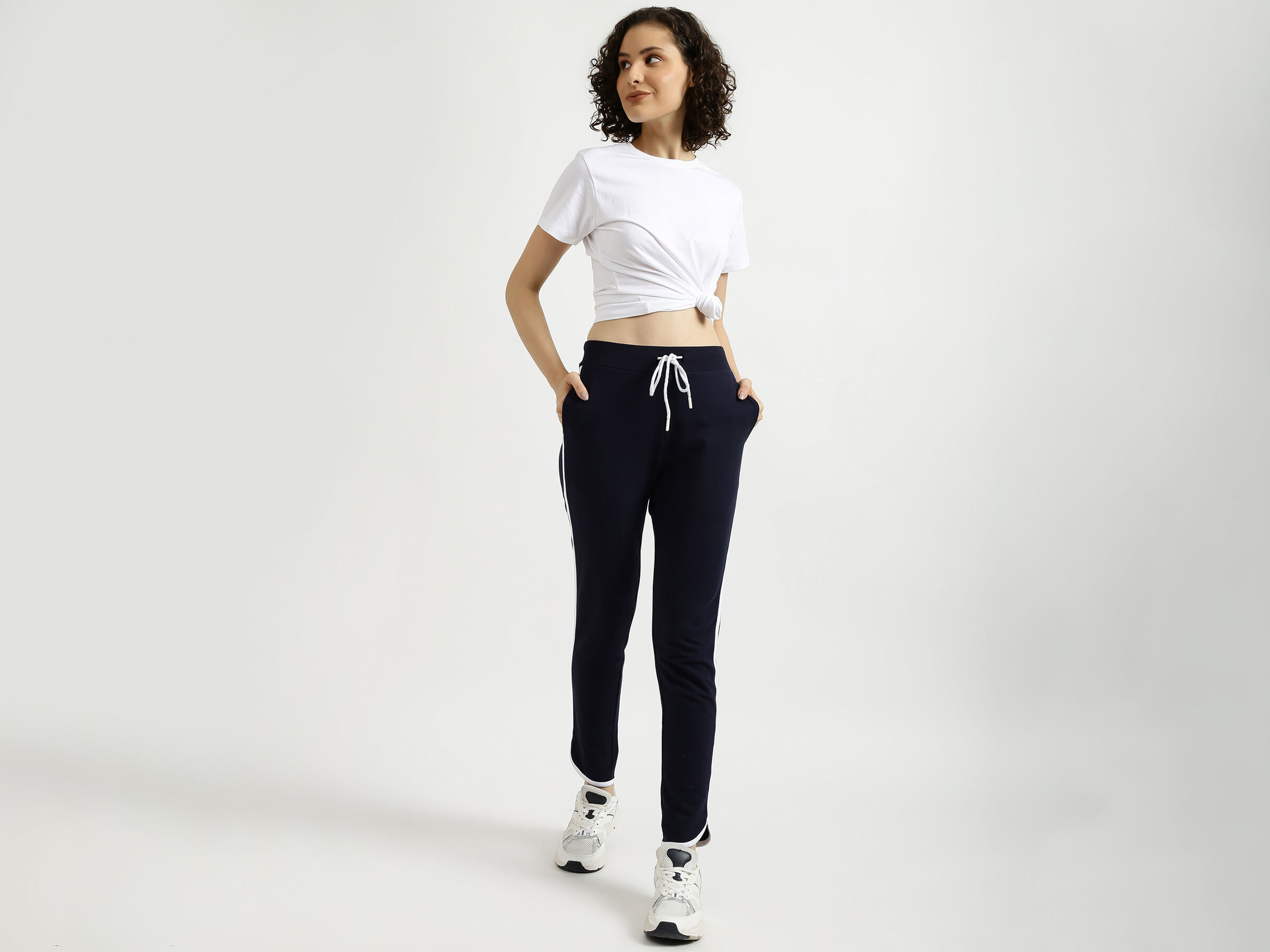 Joggers With Piping image number 3