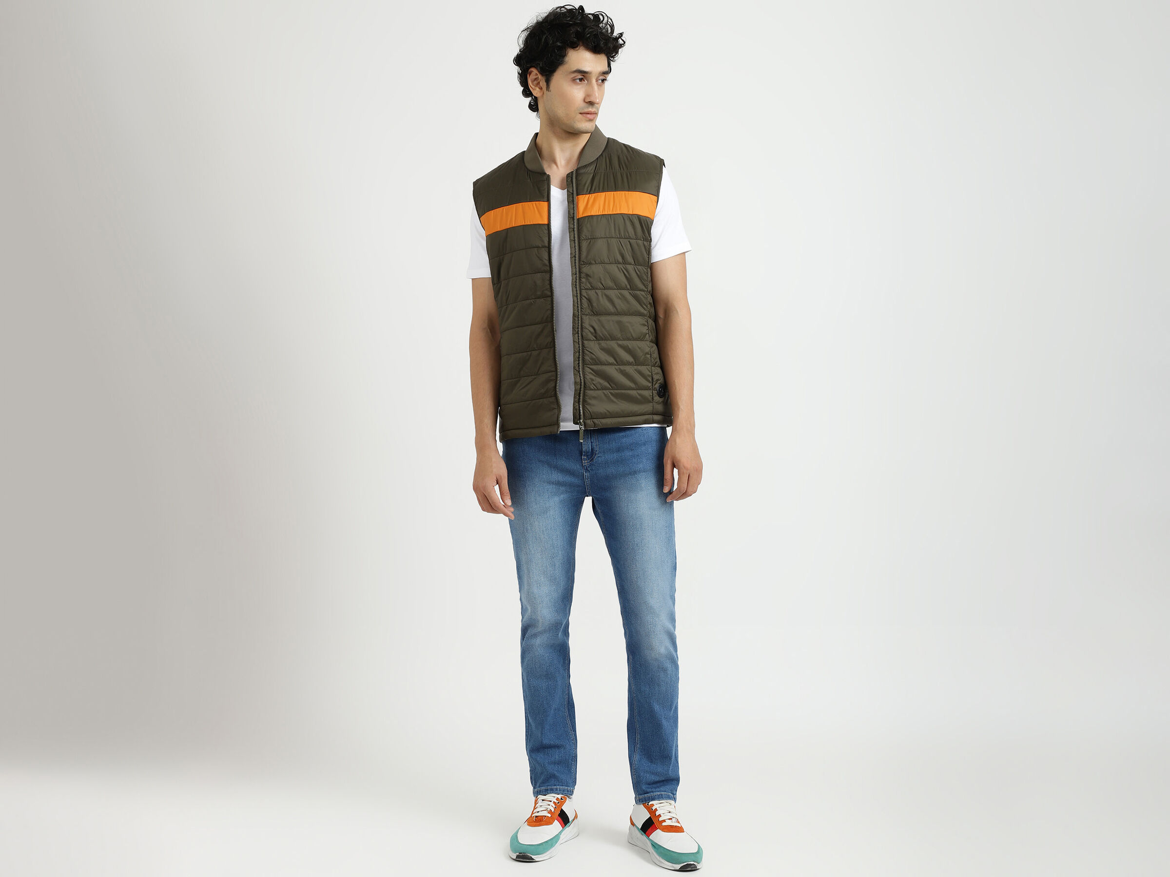 COLOR BLOCK GILET PUFFER JACKET image number 3