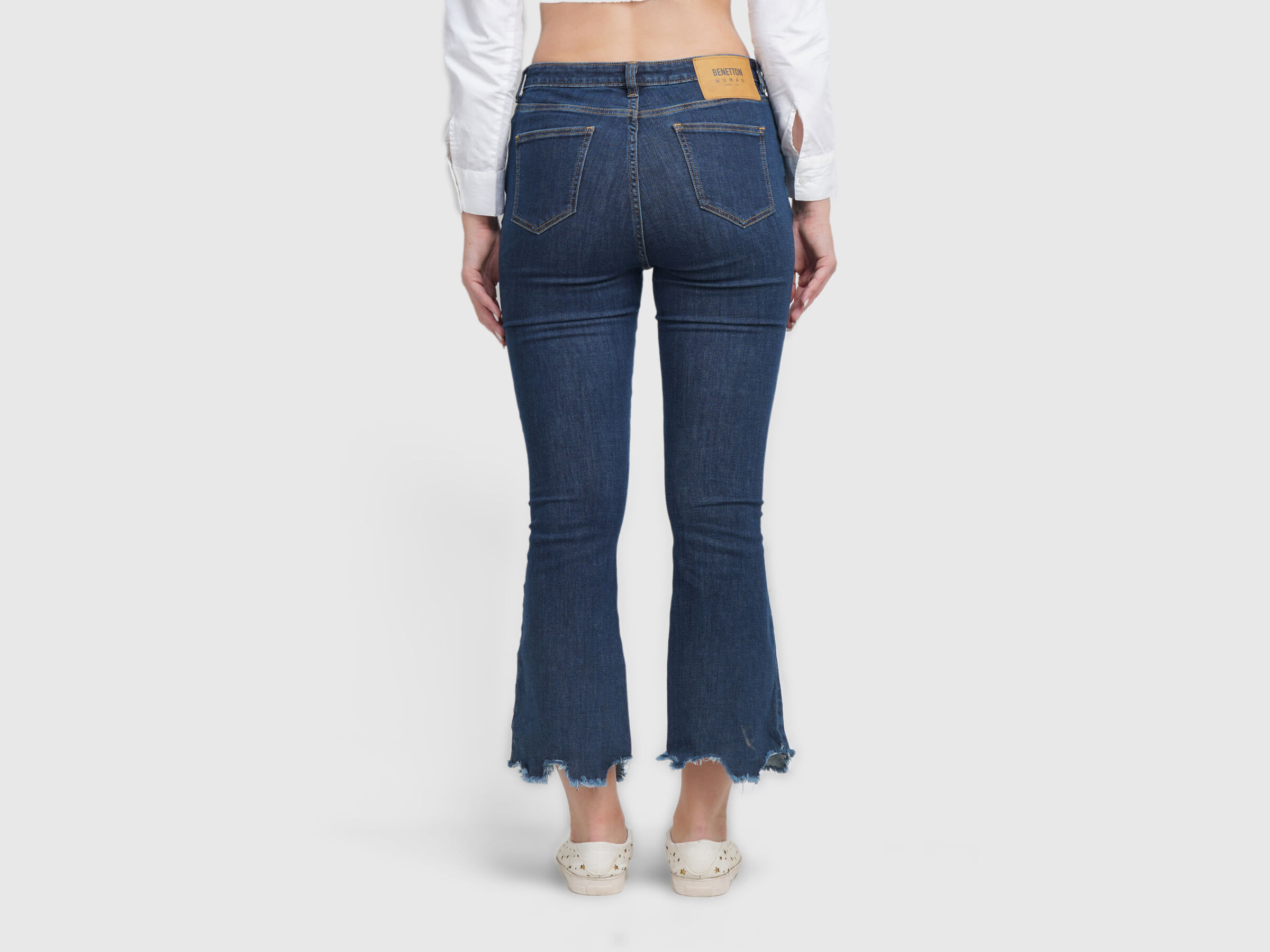 Bootcut With Damaging  And Fraying image number 2