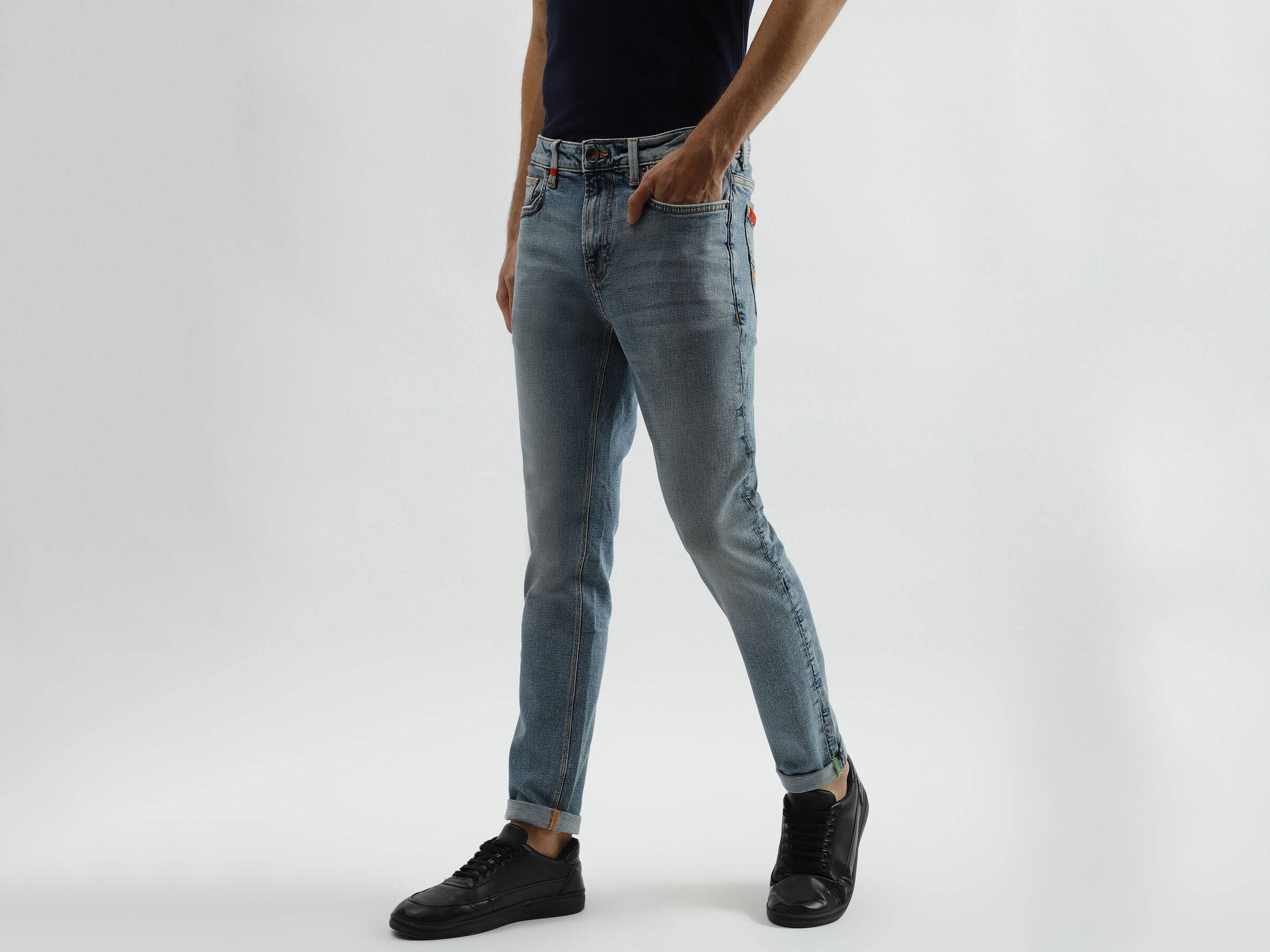 Skinny Fit Lt Blue Jeans image number 1