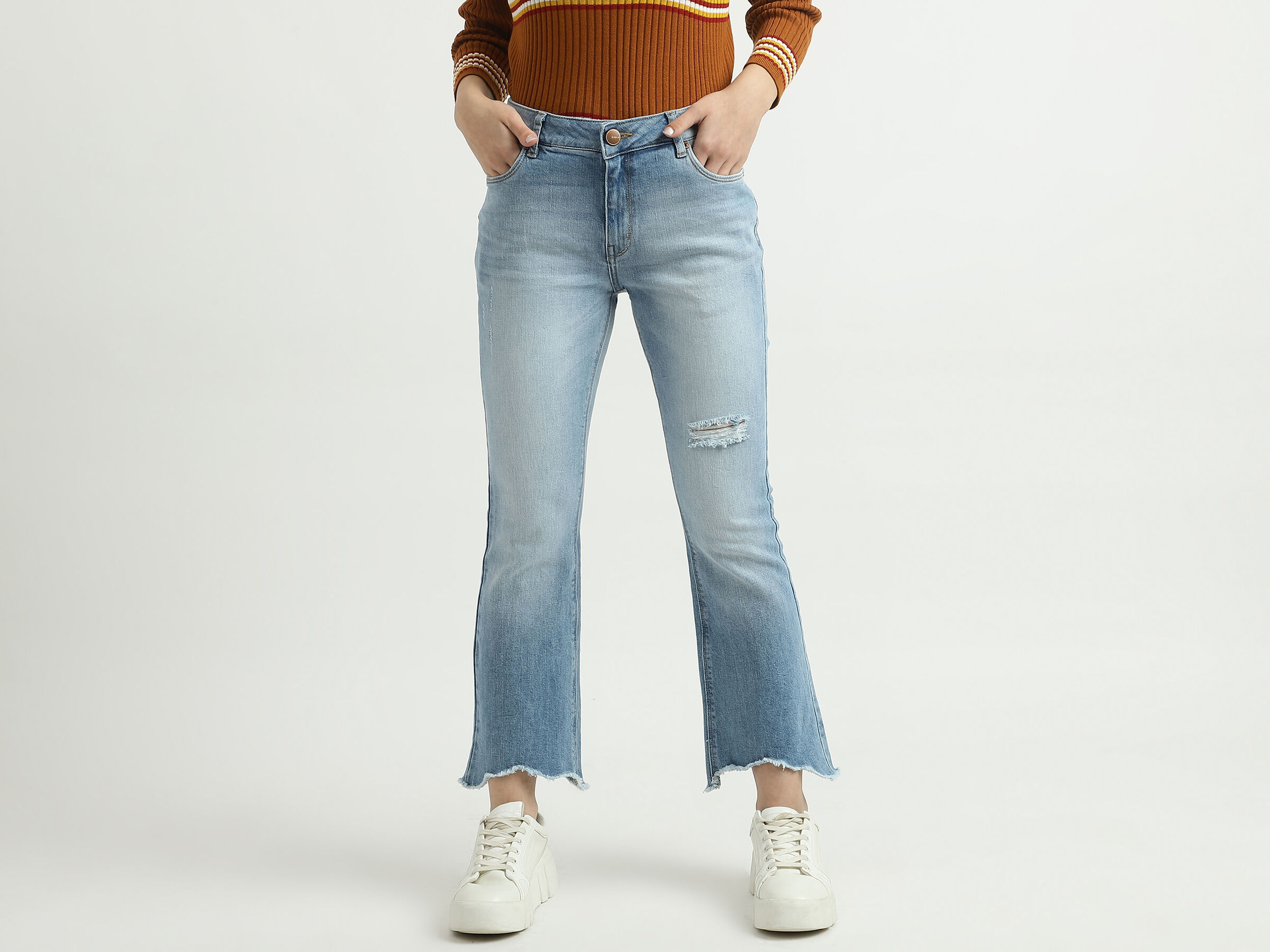 BOOTCUT WITH SHAPED FRAYED HEM image number 0
