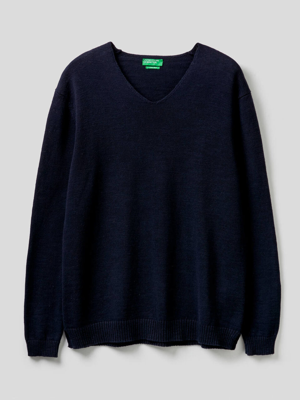 V-neck sweater in linen blend cotton image number 1