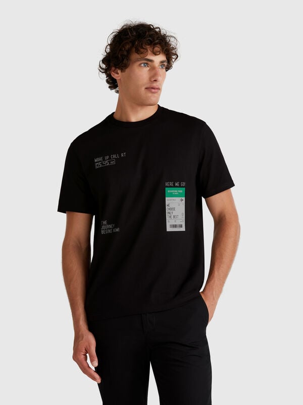 Black t-shirt with graphic Men