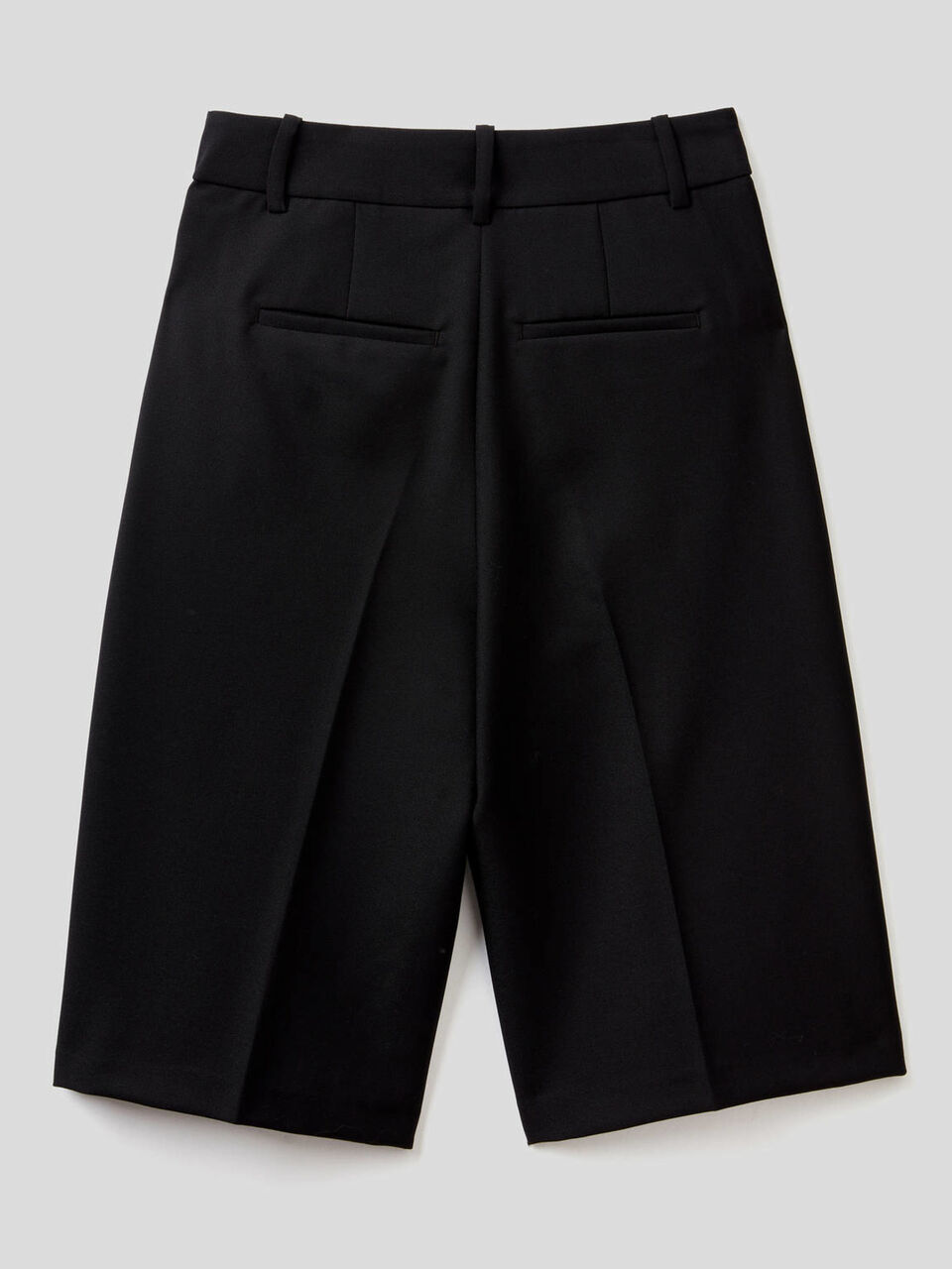 Yarn dyed bermudas in flowy fabric image number 2