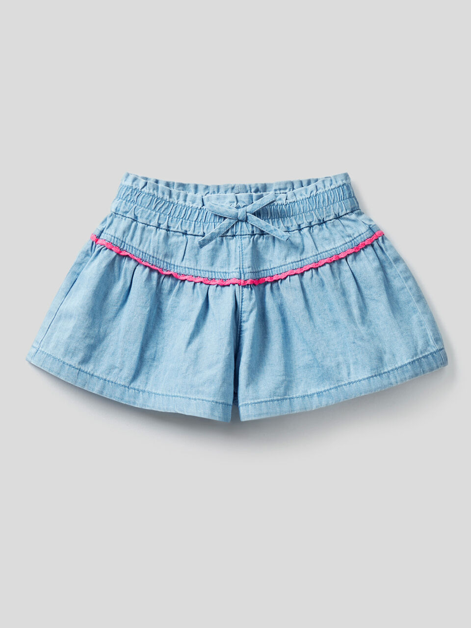 Shorts with lace details image number 1