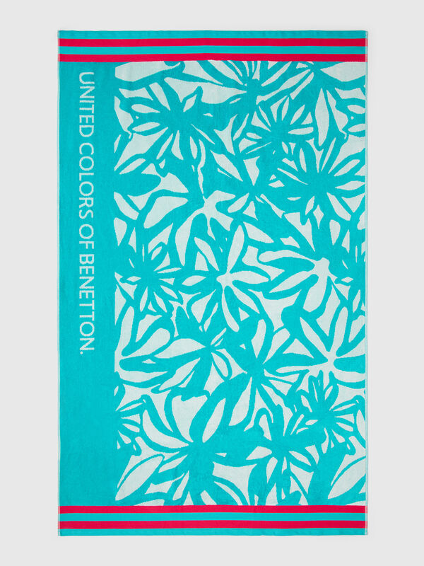 Beach towel with floral print