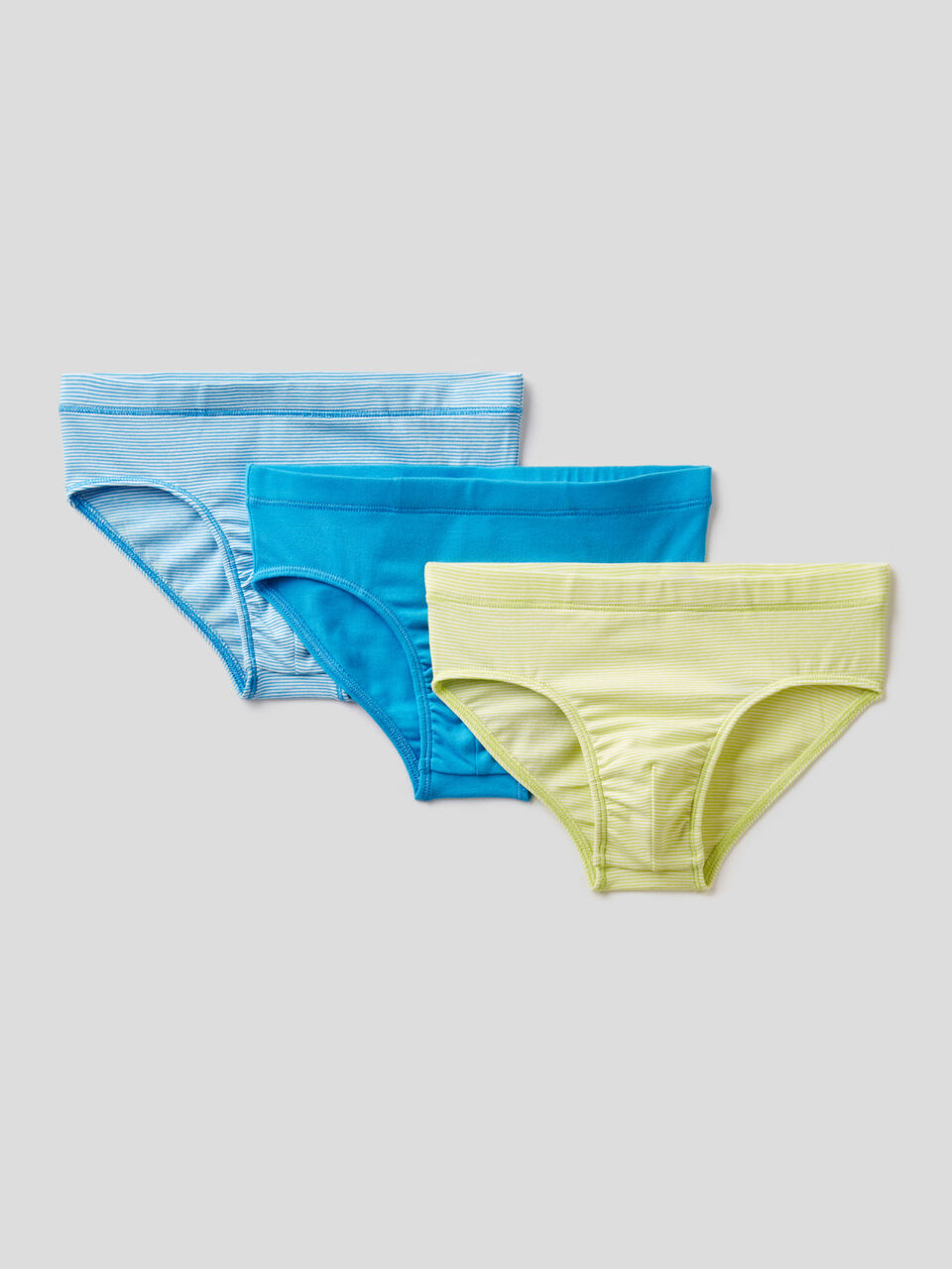 Three pairs of classic underwear in stretch cotton image number 1