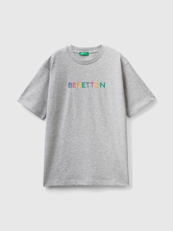 Light gray t-shirt with embroidered logo