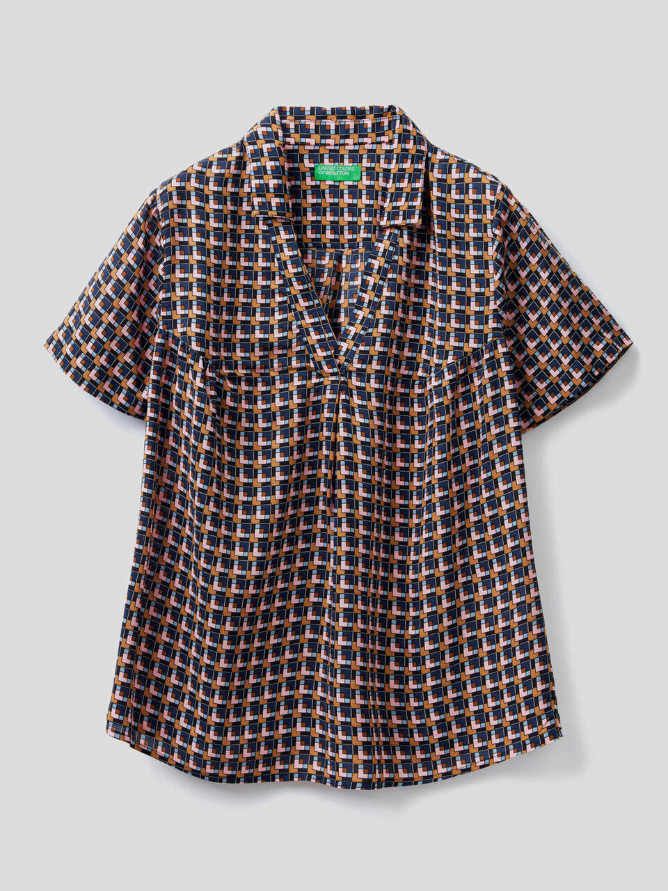 Short sleeve shirt with V-neck image number 1