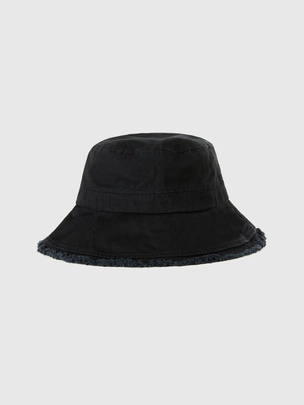 Black bucket-style hat Women