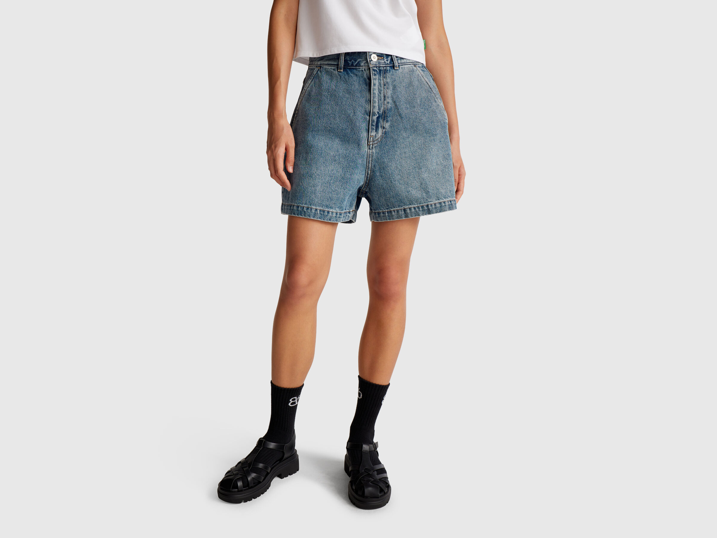 SHORTS Women image number 1