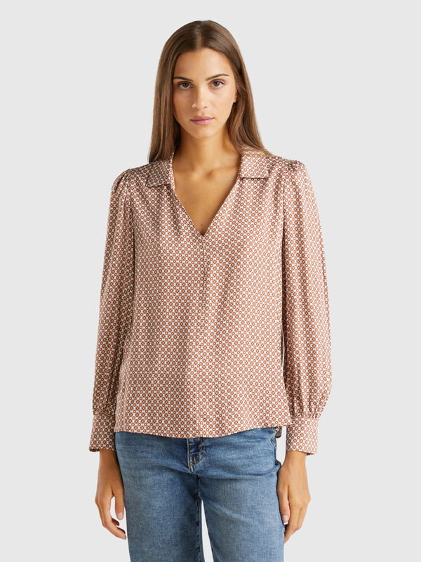 Blouse in satin with geometric pattern Women