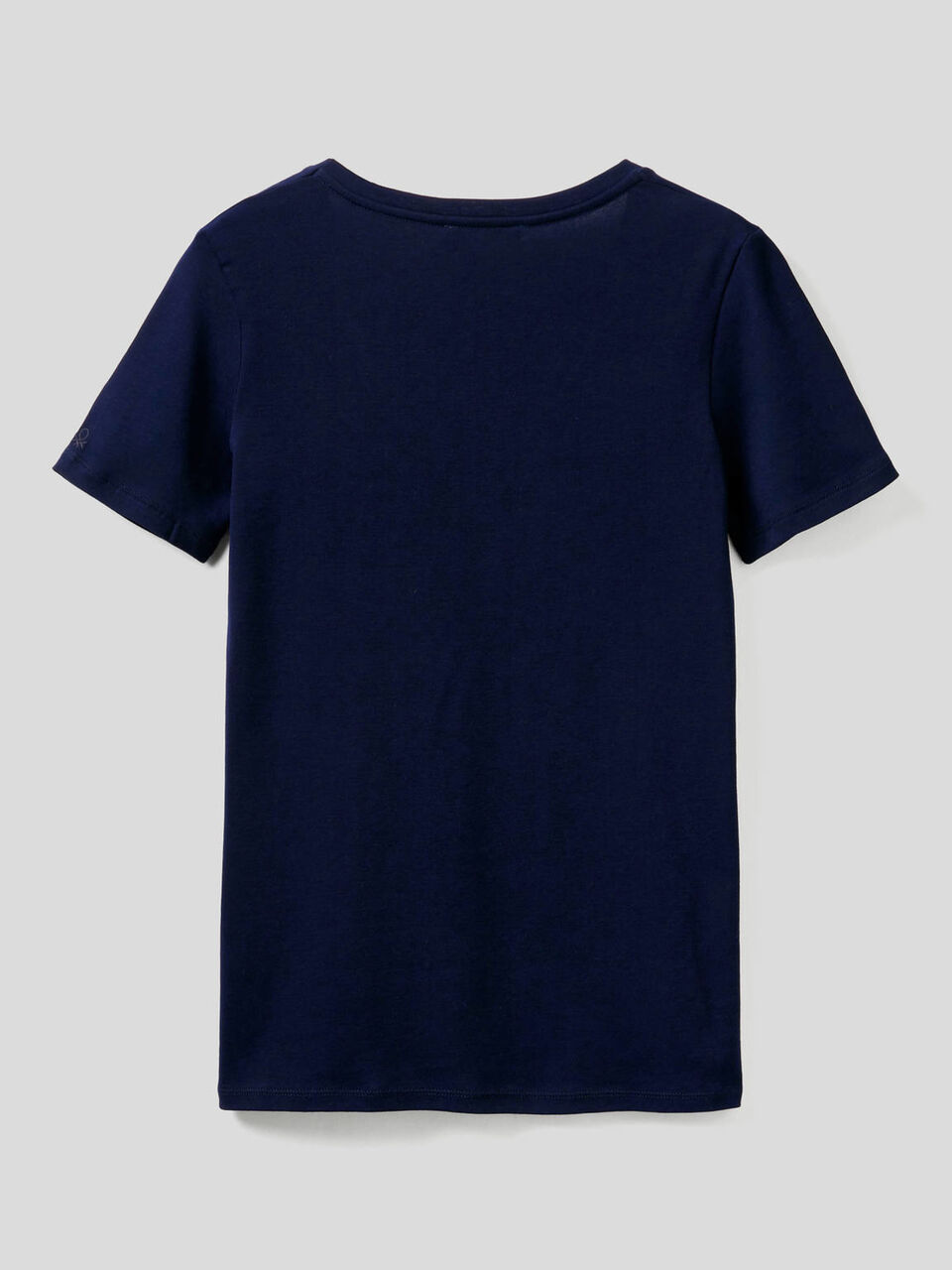 Pure cotton t-shirt with V-neck image number 2