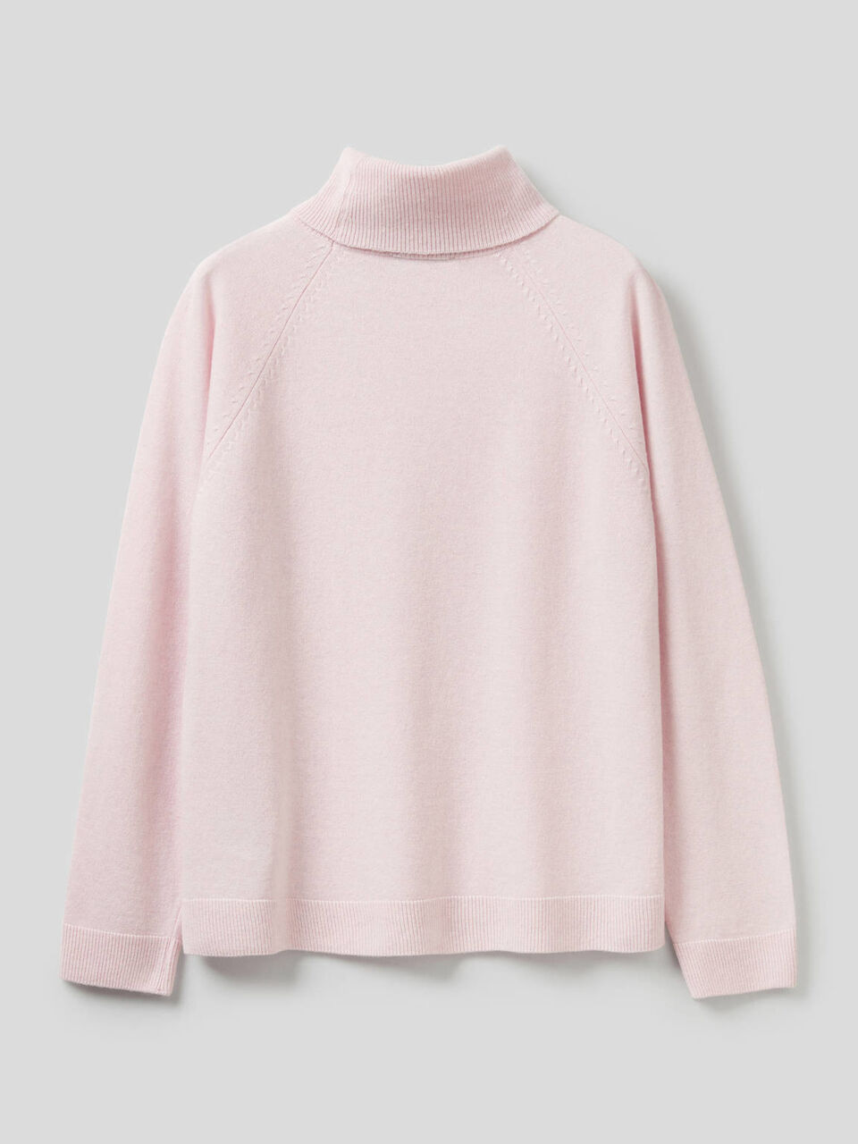 Turtleneck sweater in cashmere and wool blend image number 2