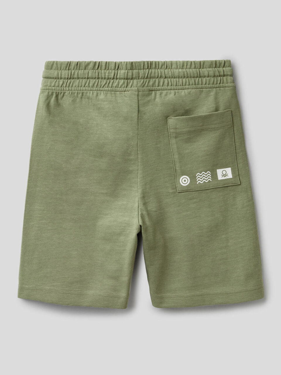 Bermudas with kangaroo pocket image number 2