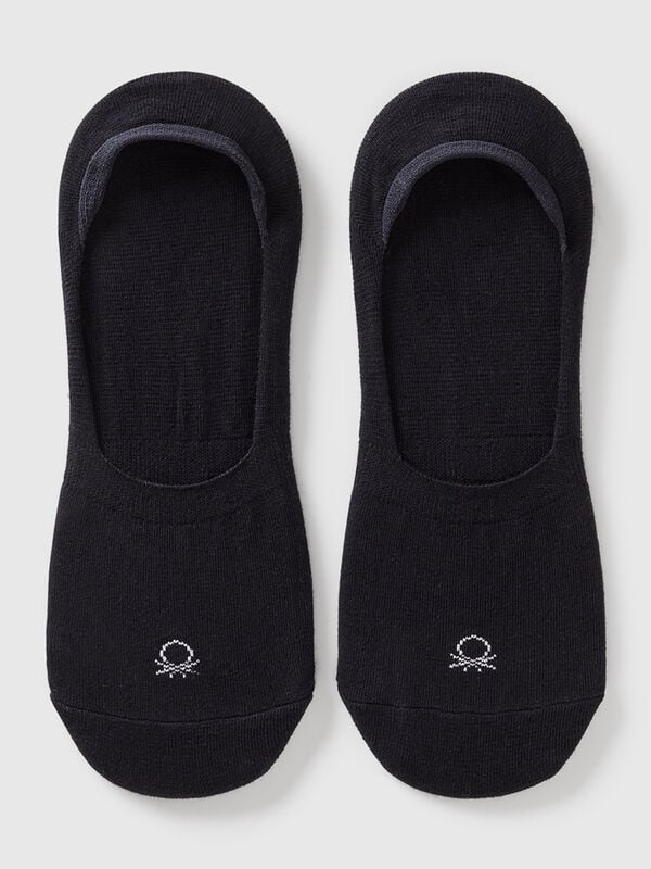 Two pairs of solid color ankle socks