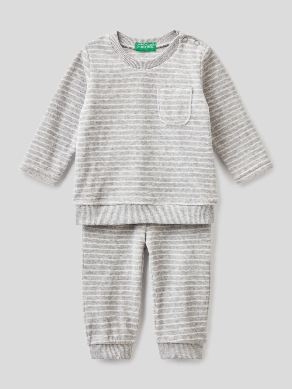 Pyjamas in patterned chenille image number 1