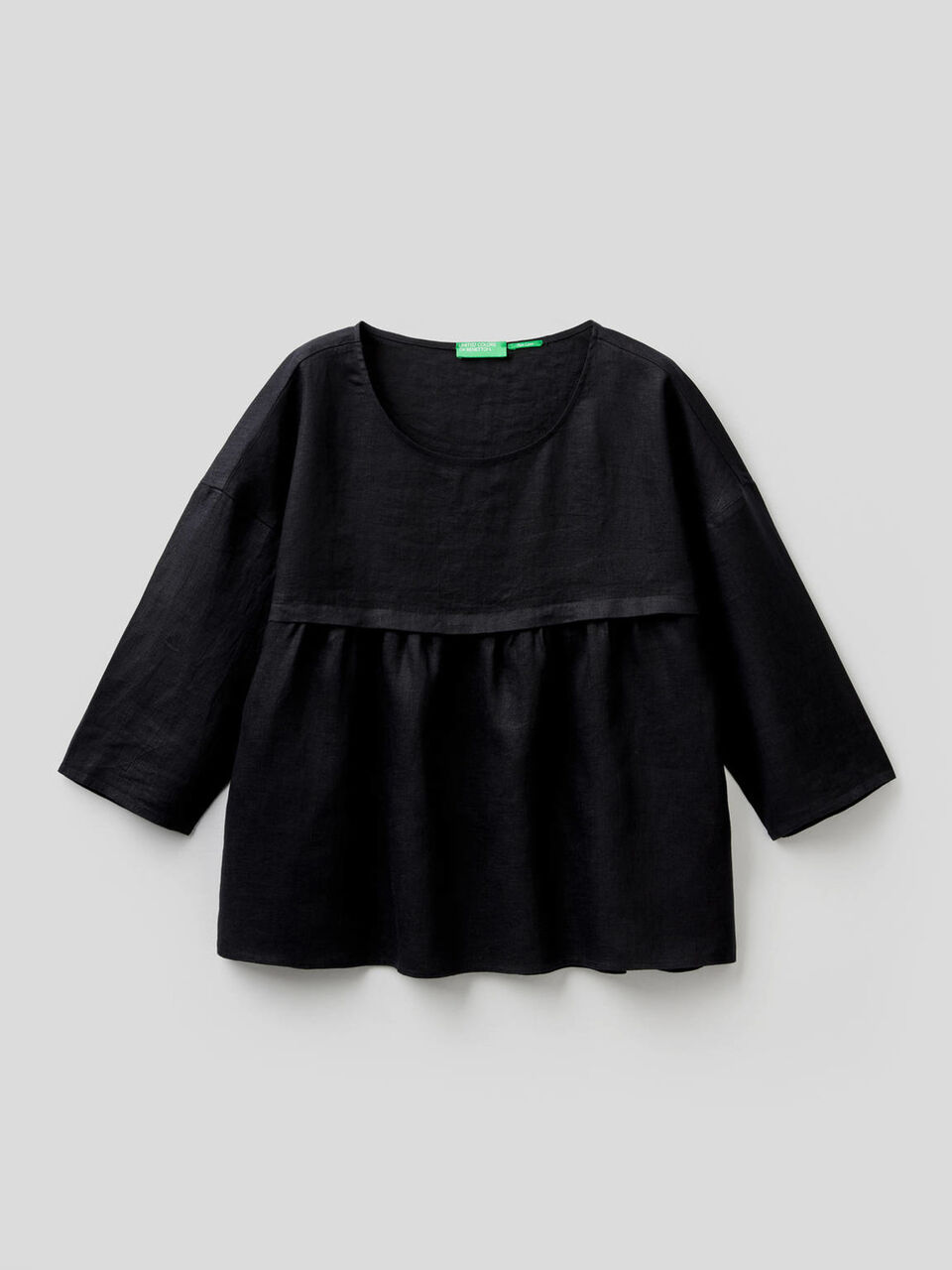 Blouse in 100% linen with frill image number 1