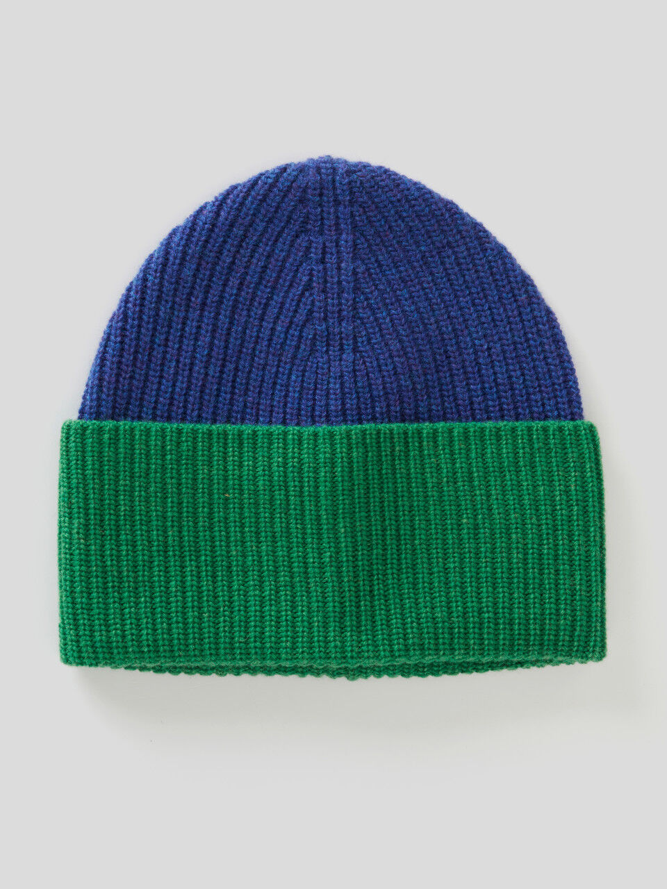 Two-tone hat in pure Merino wool