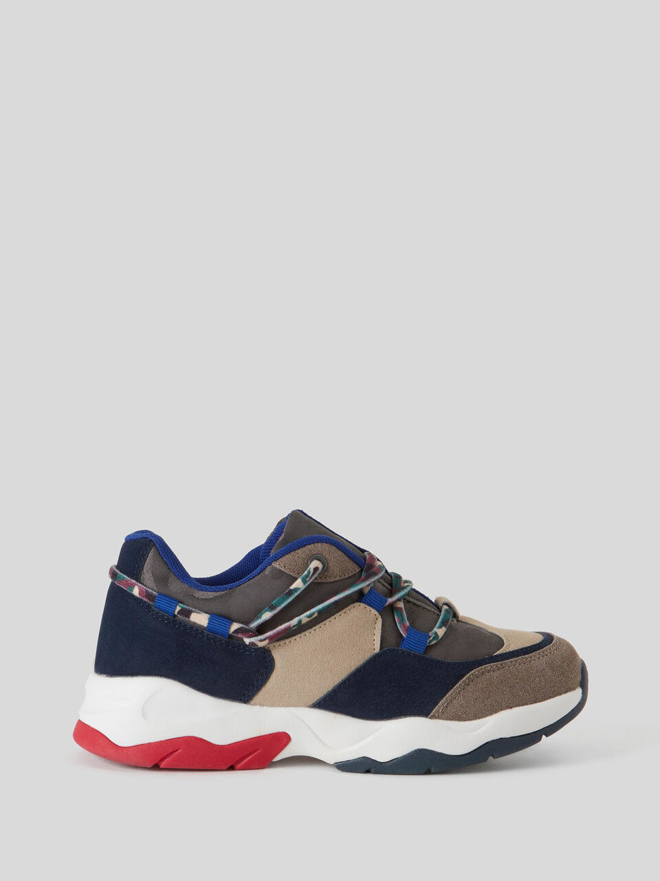 Sneakers with printed laces. image number 1