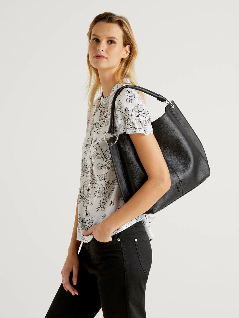 Hobo bag in genuine leather image number 2