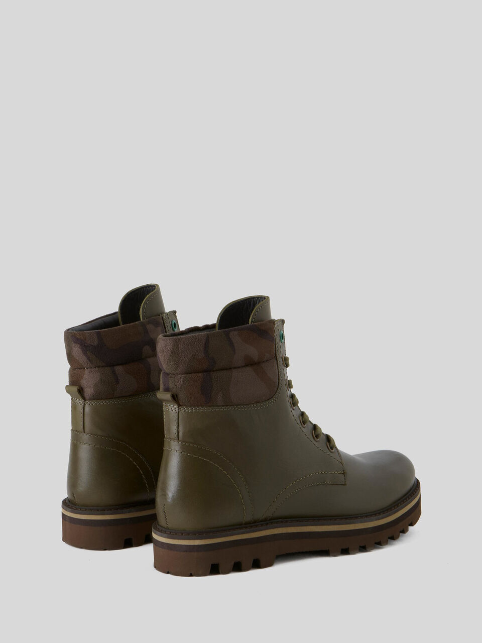 Leather heavy-duty boots image number 2