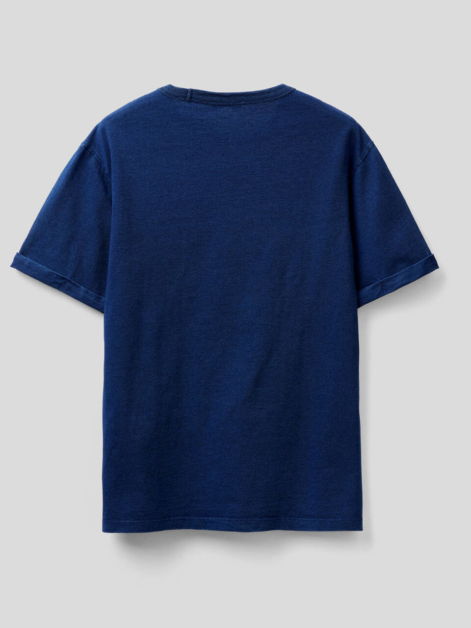 T-shirt in 100% cotton with worn look image number 2