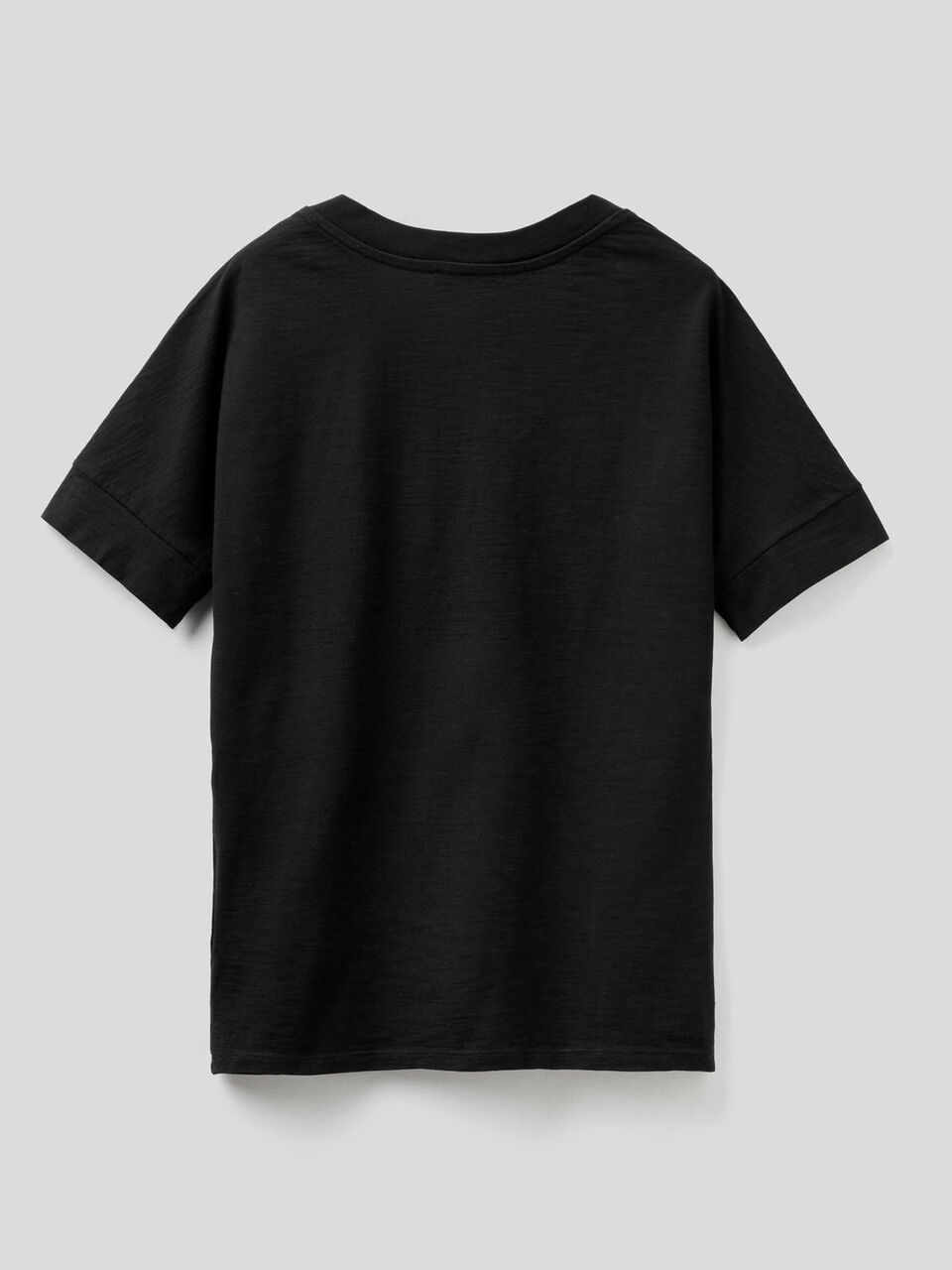 100% cotton t-shirt with V-neck image number 2