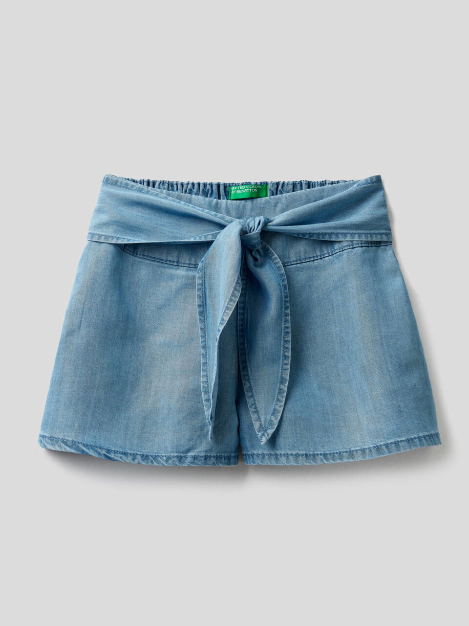 Wide bermudas in light denim image number 1