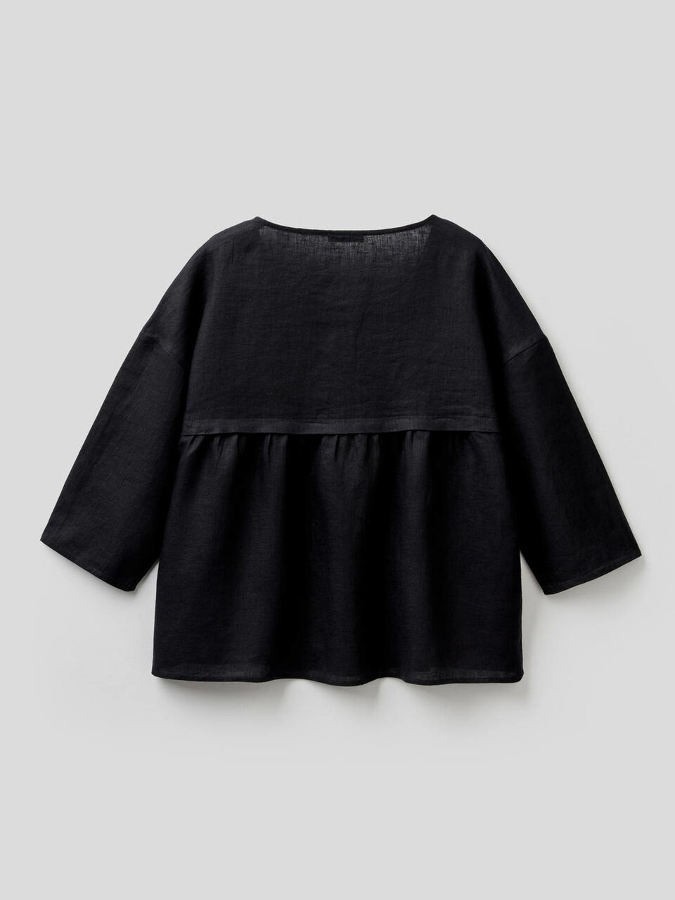 Blouse in 100% linen with frill image number 2