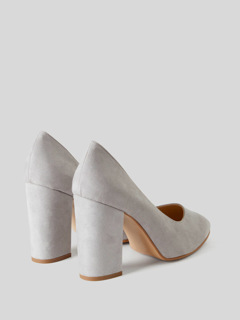 Pump with wide heel image number 2