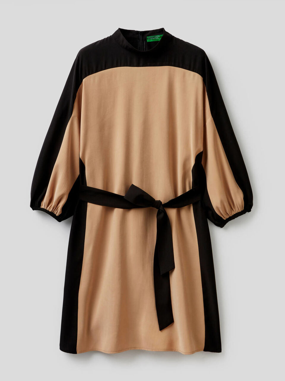 Color block dress with 3/4 sleeves image number 1