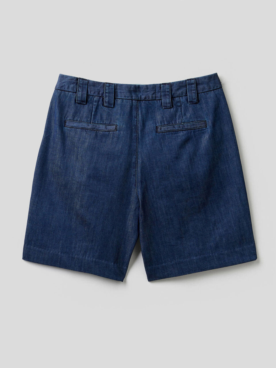 Shorts in lightweight denim image number 2