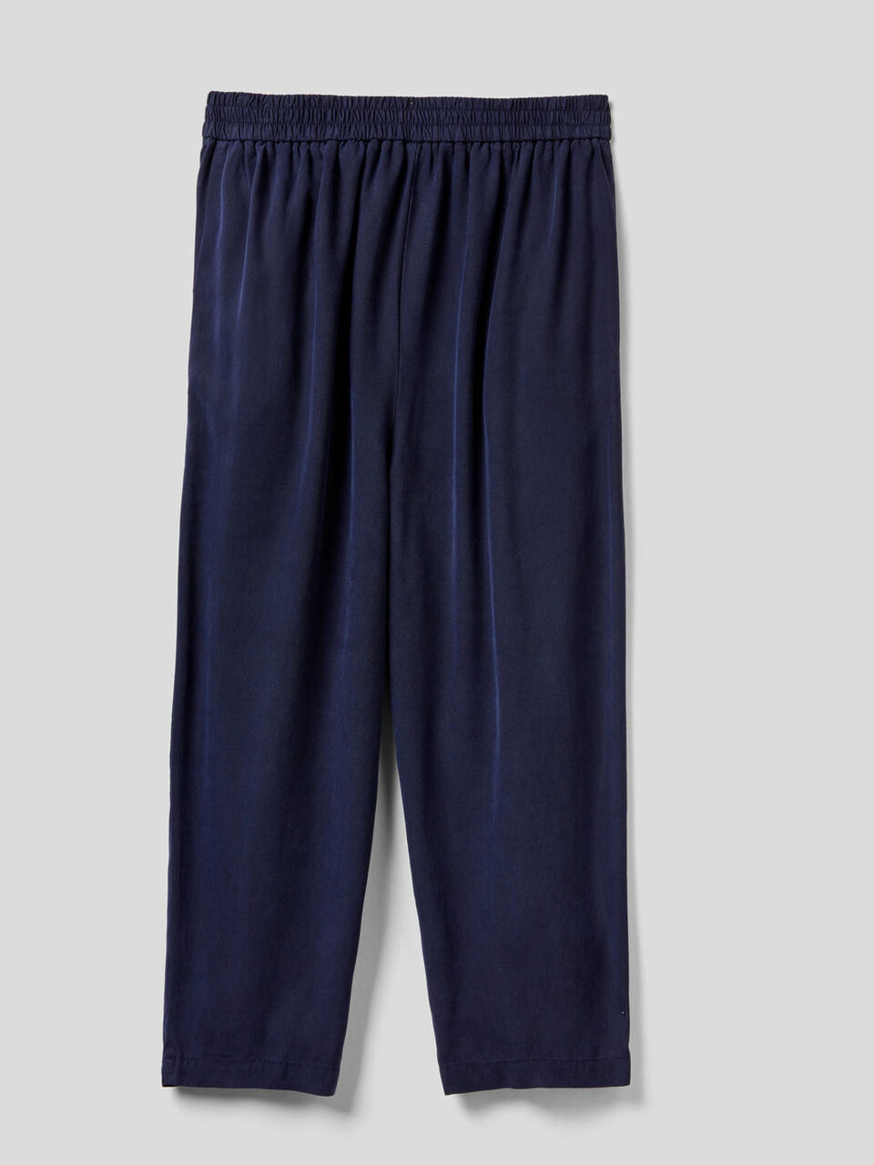 Flowy trousers with creases image number 2