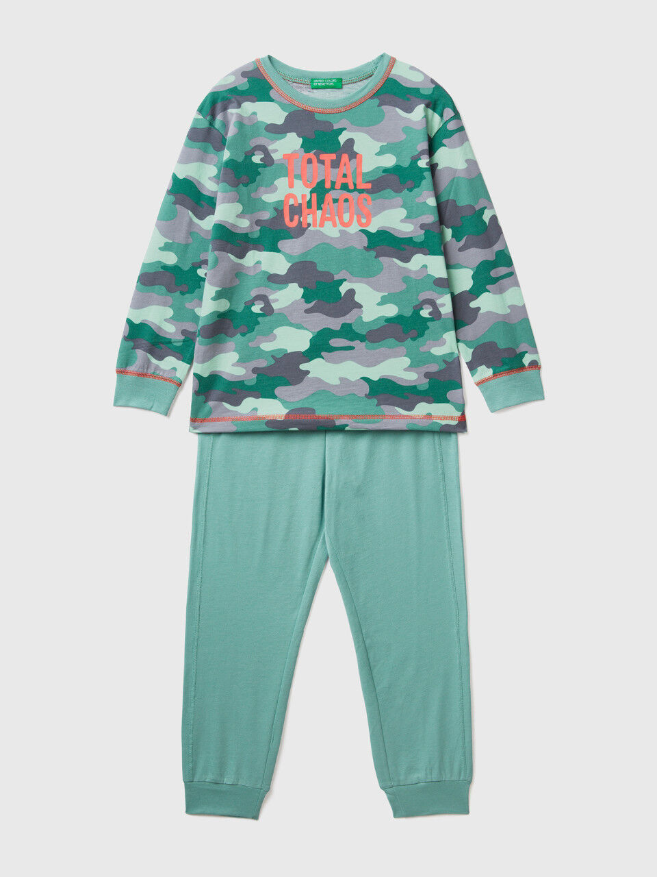 Pyjamas with lightning print