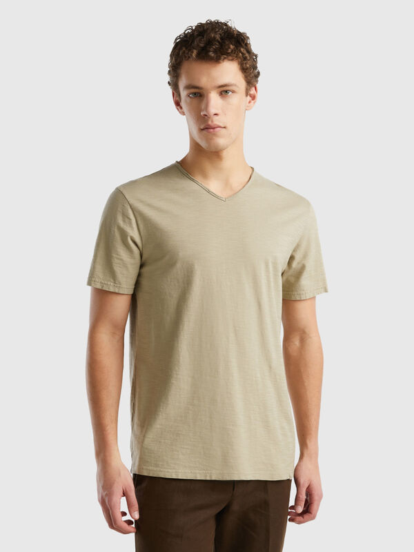 V-neck t-shirt in 100% cotton Men
