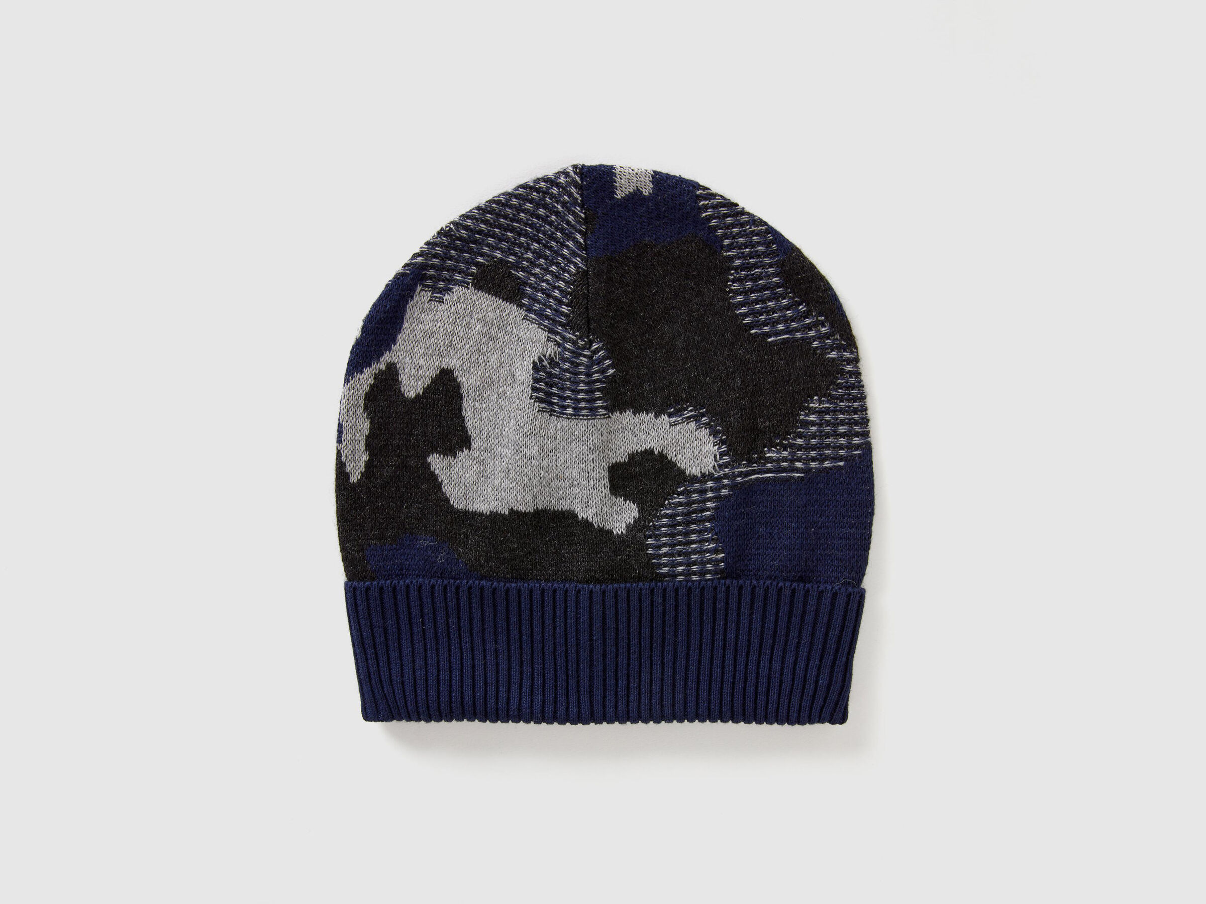 Patterned hat image number null