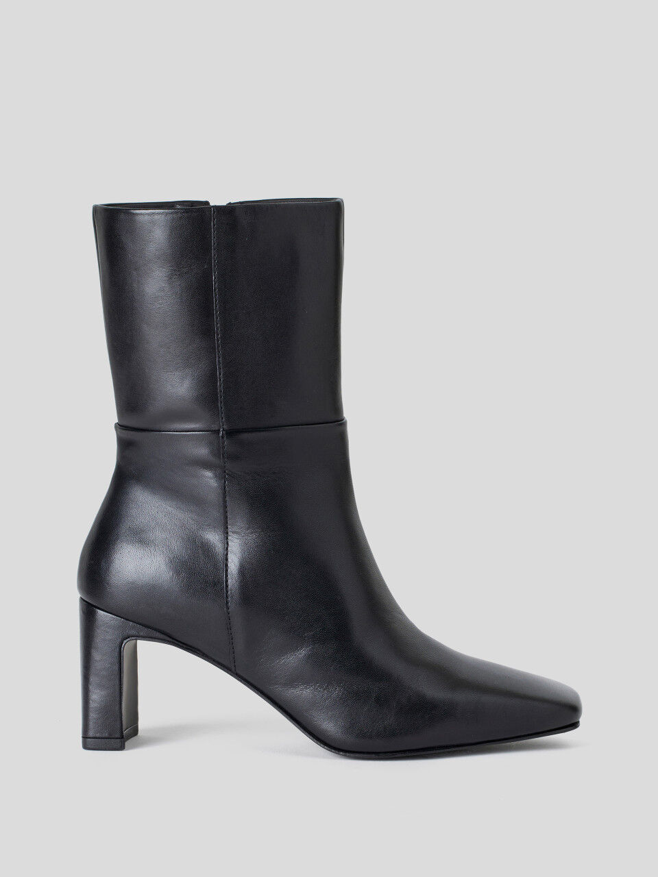 Leather ankle boots with heel
