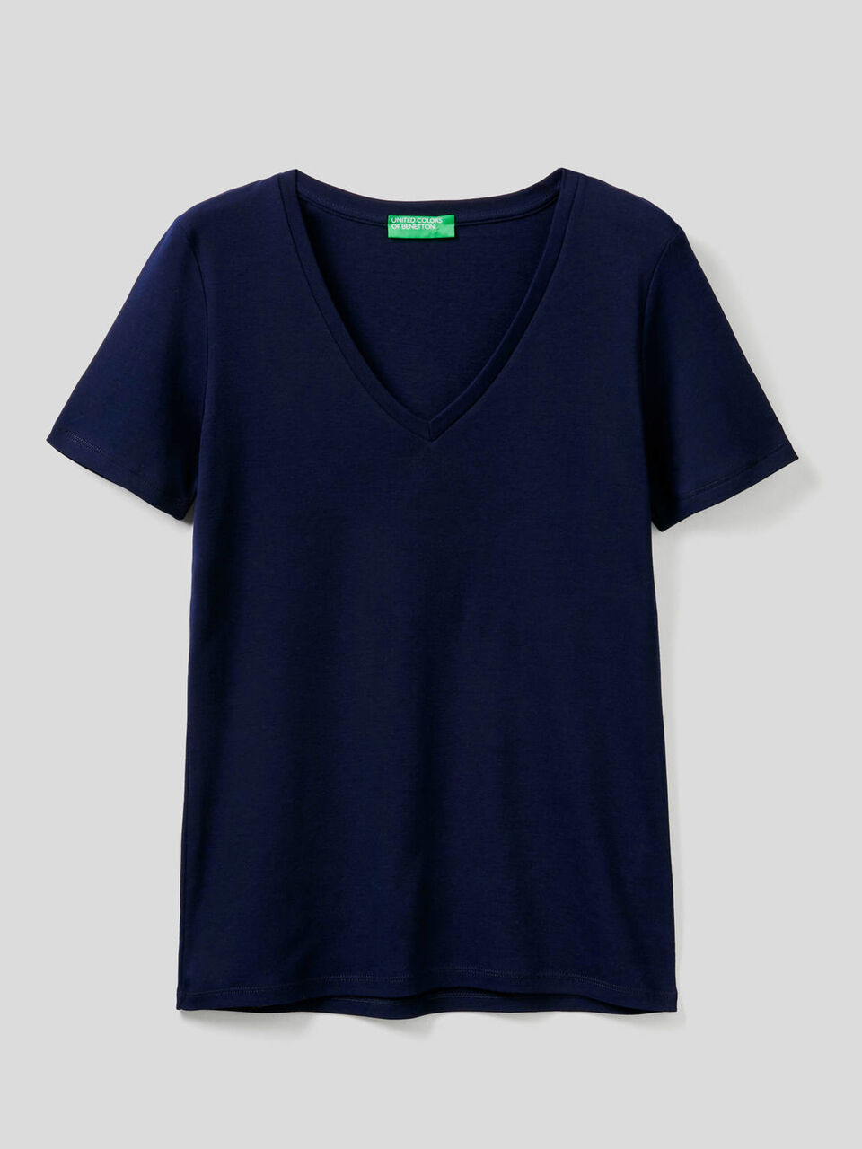 Pure cotton t-shirt with V-neck image number 1