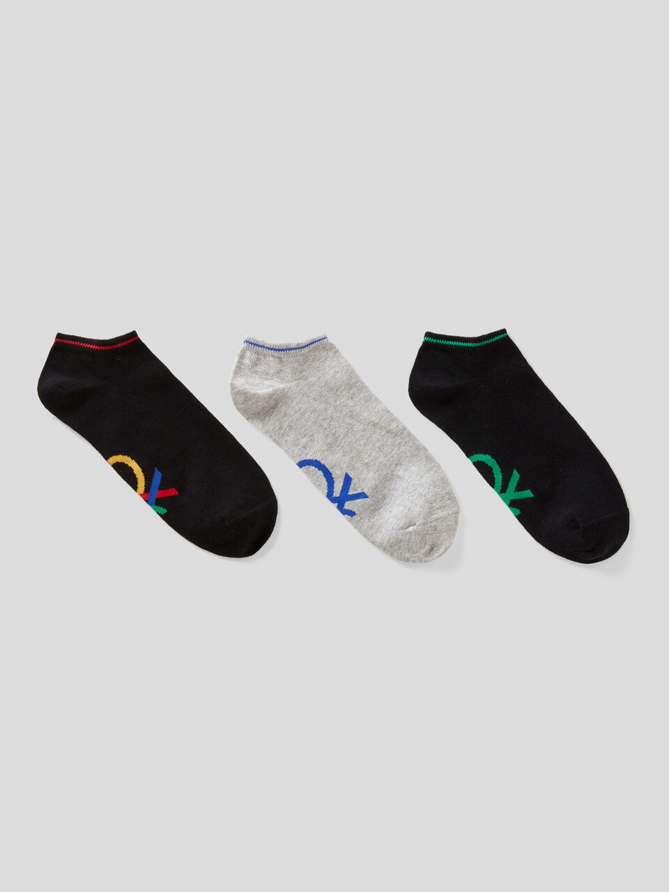 Three pairs of short socks image number 1