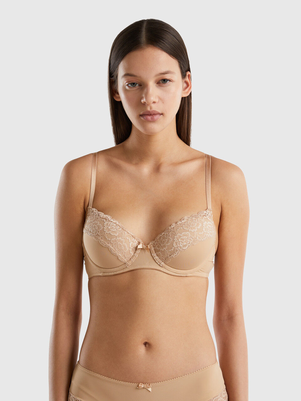 Padded bra with lace