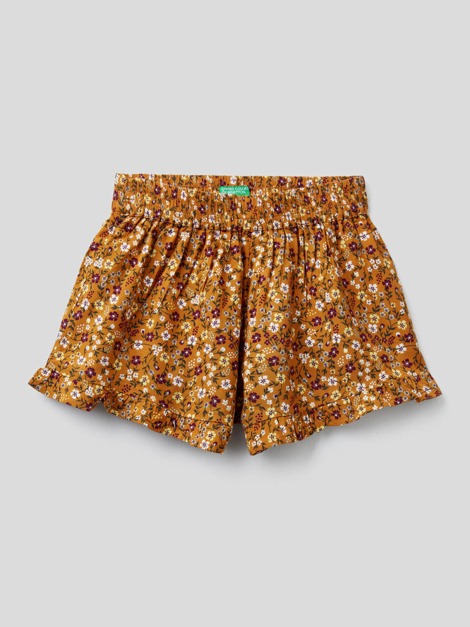 Flowy shorts with floral print image number 1