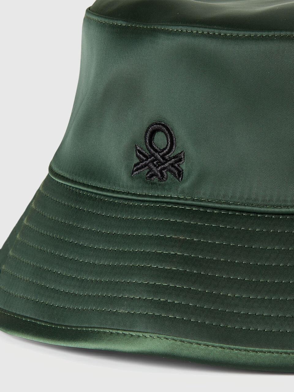HAT Women image number null