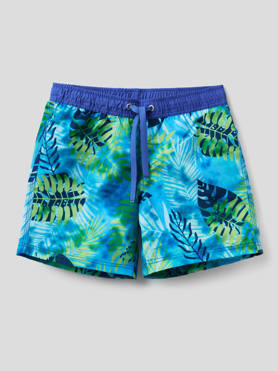 Swim trunks with pattern print image number 1
