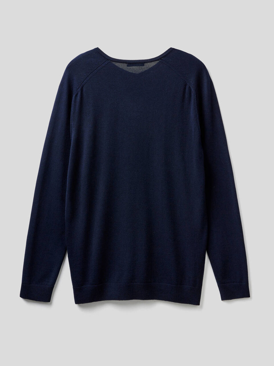 Solid color sweater with V-neck image number 2