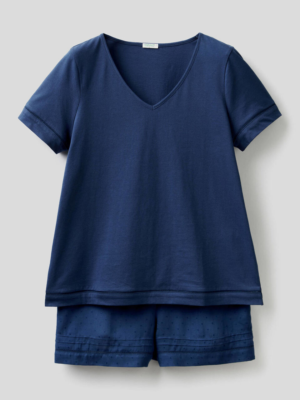 Pyjamas with t-shirt and shorts image number 1