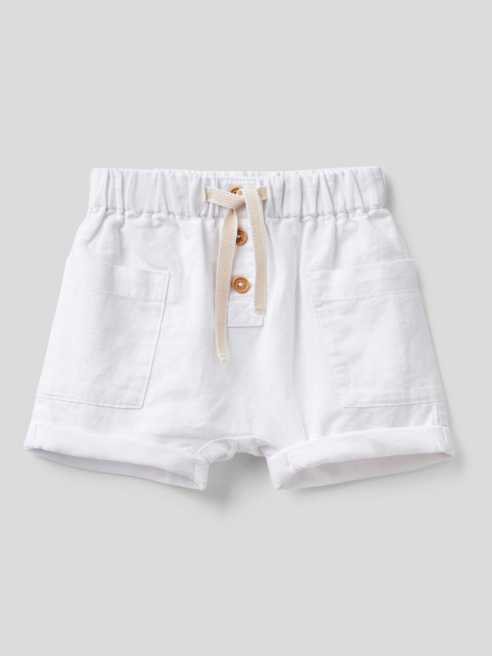 Bermudas in linen blend with pockets image number 1