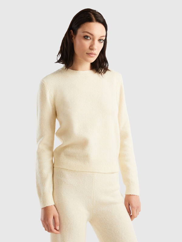 Sweater in recycled yarn