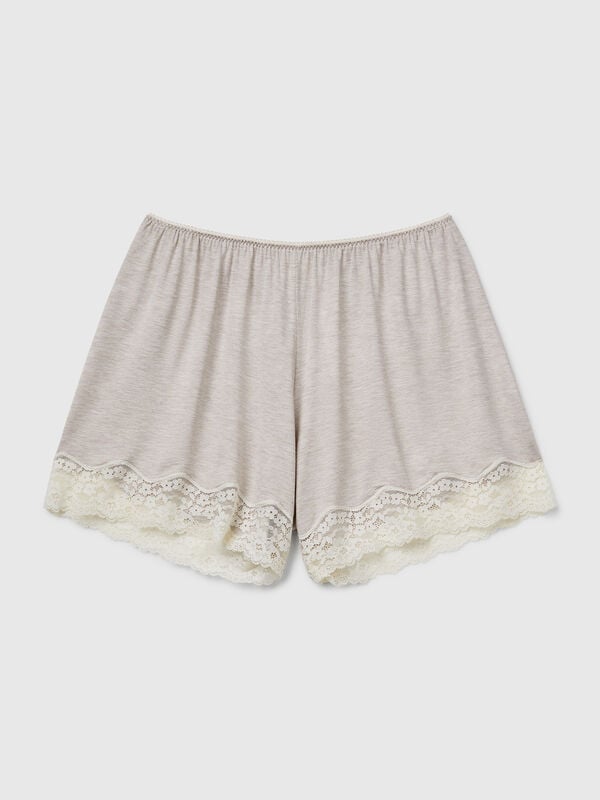 Flowy shorts with lace Women