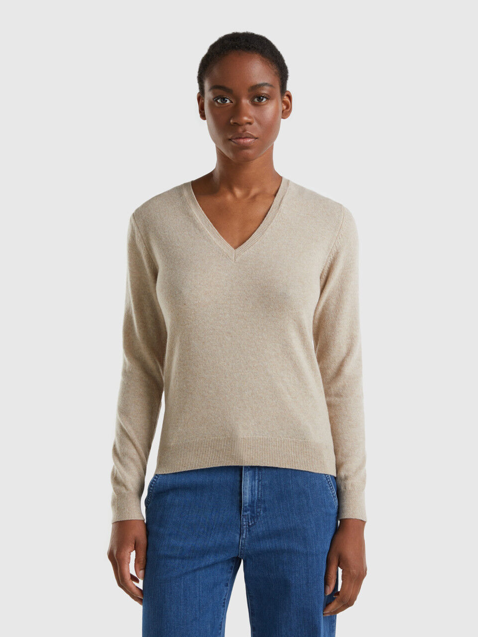 Beige V-neck sweater in pure Merino wool